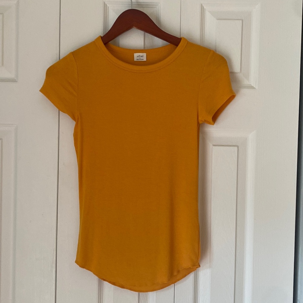 Mustard yellow, Wilfred t-shirt